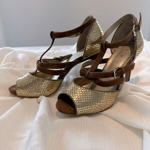Bandolino brown and gold heels